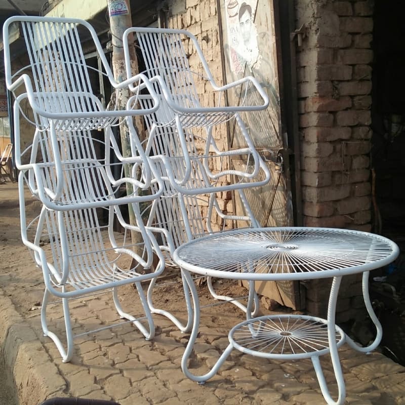 Set of 6 Steel Chairs & 1 Round Table